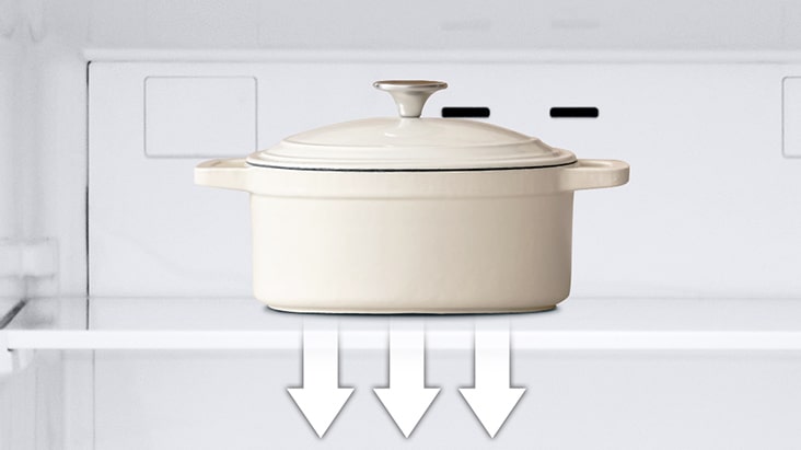 El cajón Fresh Zone del refrigerador con congelador superior de LG mantiene frescas las frutas y verduras.