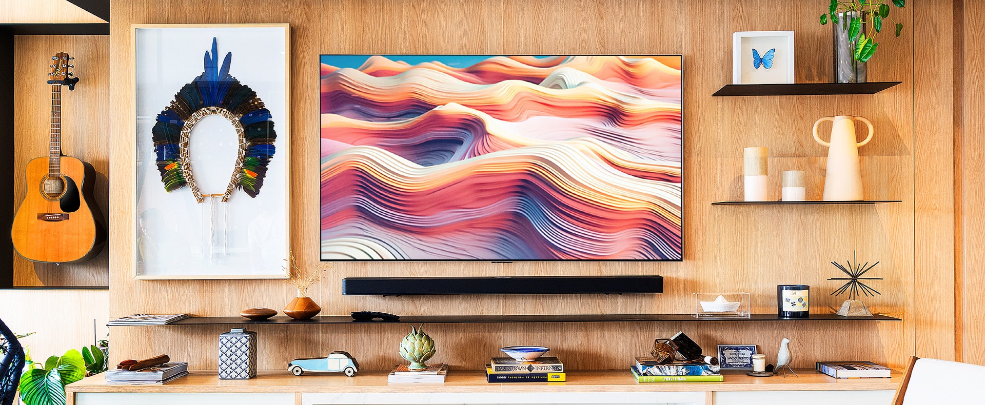 Televisor LG OLED evo G4 AI en la sala de estar.