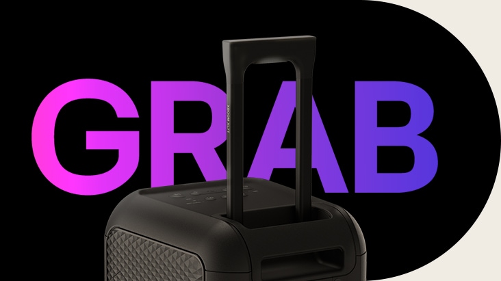 Primer plano de un mango telescópico. Detrás se puede leer la palabra "GRAB" (agarrar) con fines de diseño.