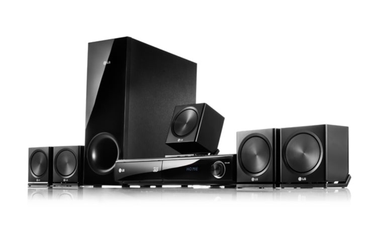 Vista frontal de Reproductor de discos Blu-ray en 1080p Full HD, con reproducción de DivXHD y MKV. Con este reproductor puedes compartir tus datos con otros dispositivos multimedias a través de DLNA. Los usuarios pueden disfrutar una nueva experiencia sin restricciones. HB806SV