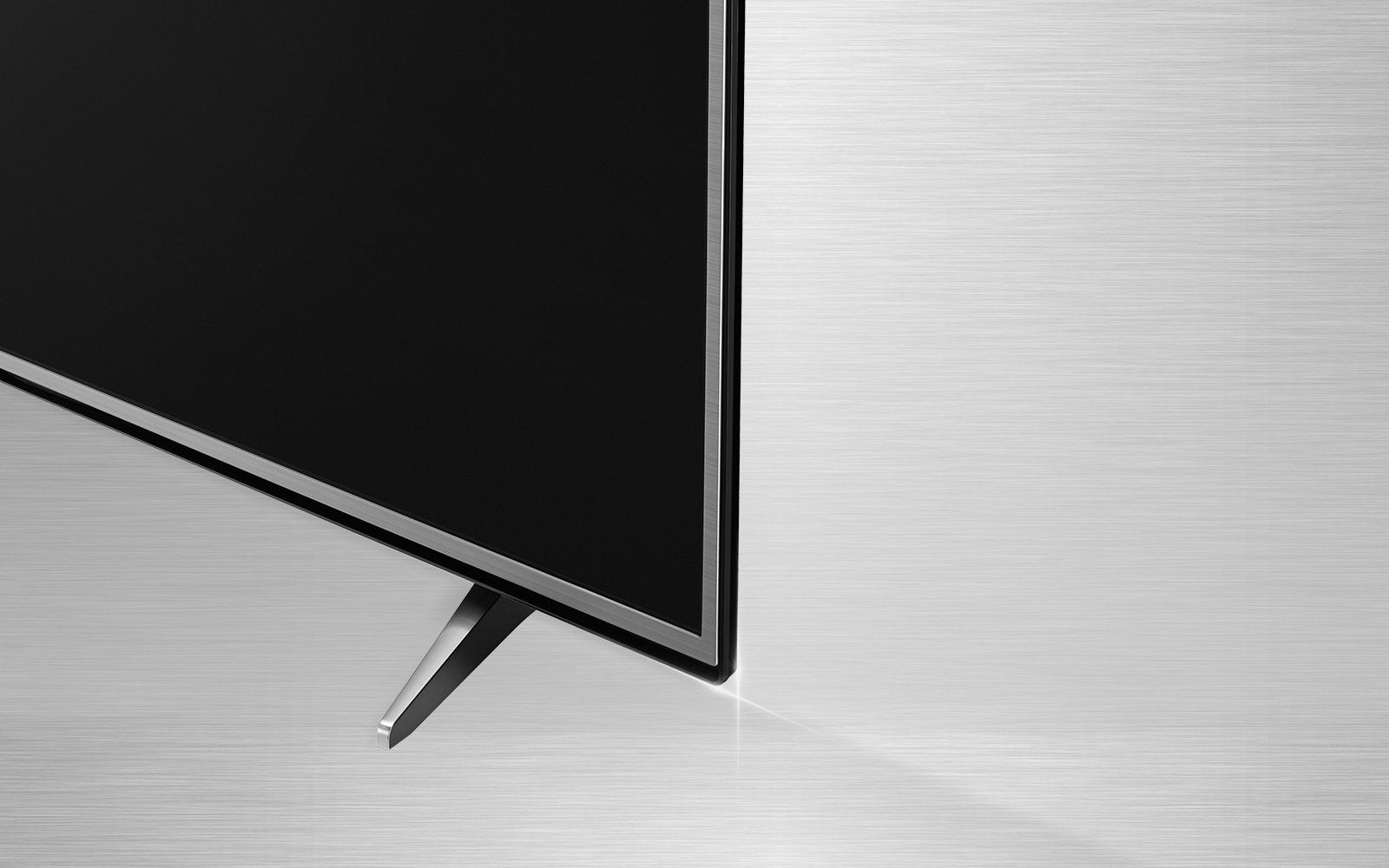 04_UHD_Feature_ULTRASlim_Deskt