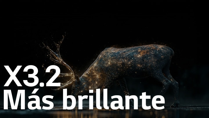 El LG OLED evo AI C6 con Brightness Booster Pro muestra una escena oscura con partículas luminosas alrededor de la silueta de un venado, ofreciendo hasta 3,2 veces más brillo máximo, mayor luminancia y detalles más nítidos.