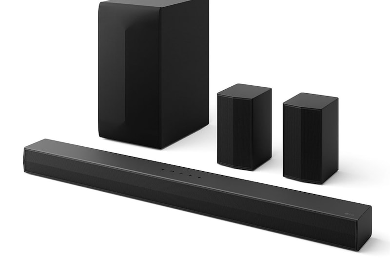 Vista frontal de Soundbar de cine en casa LG de 5.1 canales con sonido envolvente y altavoces traseros S60TR S60TR