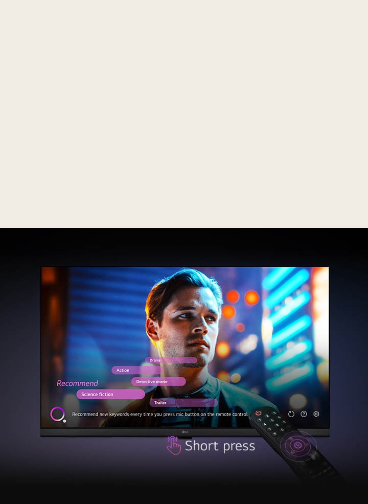 Televisor LG HD y control remoto. El botón del micrófono del control remoto se iluminó y aparecieron recomendaciones de palabras clave de búsqueda por voz en la pantalla.
