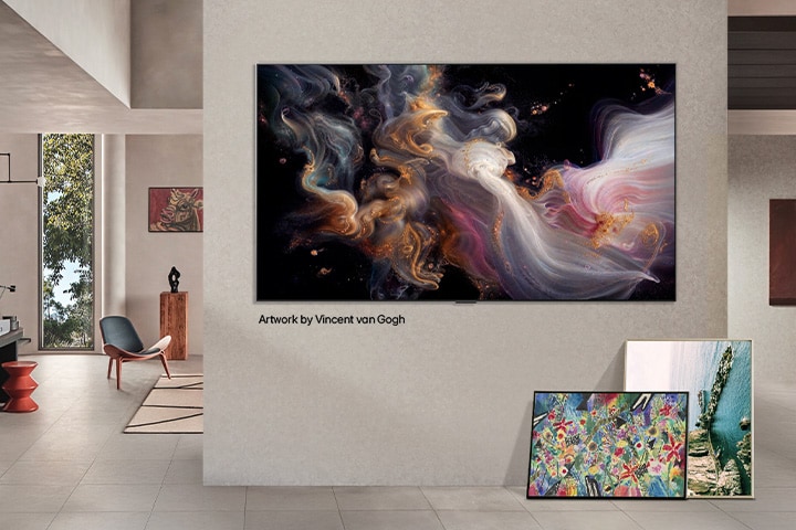 Interior de un hogar sofisticado. Se exhiben muchas obras de arte diferentes. En la pared central hay una LG TV con obras de arte populares en la pantalla. La TV parece un cuadro de museo. 