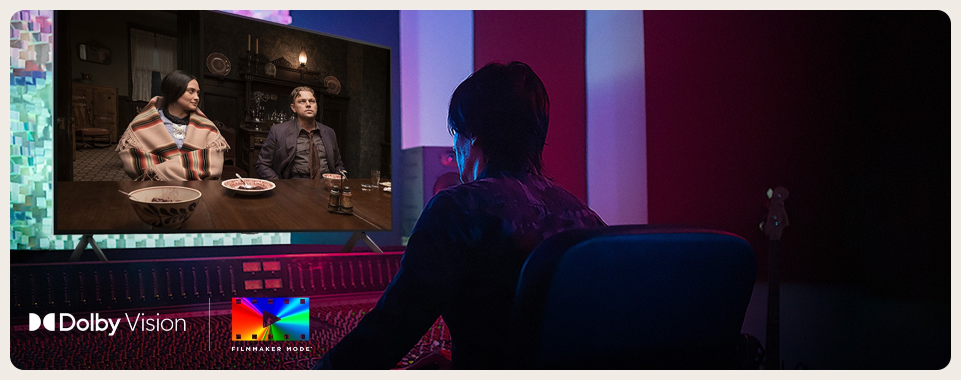 Un director frente a un panel de control que edita la película “Los asesinos de la luna” en una LG QNED TV. En la parte inferior izquierda, el logotipo de Dolby Vision y el logotipo de FILMMAKER MODE. Debajo de la imagen aparecen los logos de Netflix, HBOmax, Prime Video, Disney Plus, Apple TV y LG Channels. 
