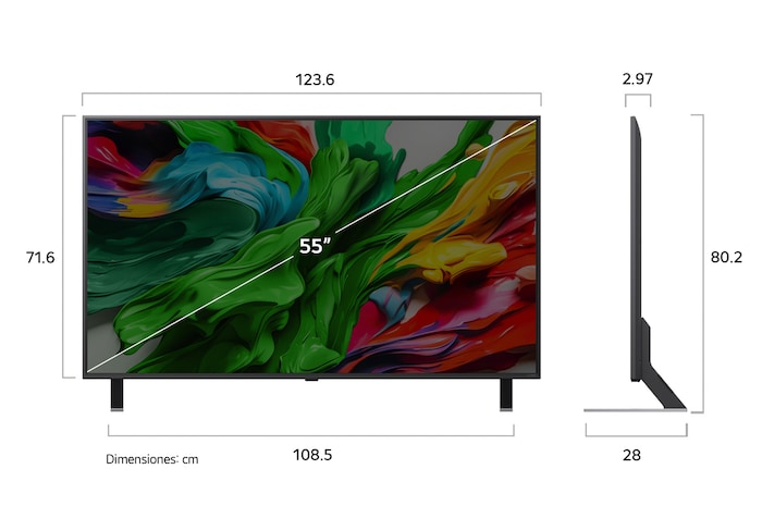Una joven y un perro sentados frente a un LG QNED TV colocado en una pared en el que se ven tres elefantes caminando hacia fuera por encima de la LG Soundbar. El título habla de cómo las escenas son más emocionantes en una pantalla gigante.