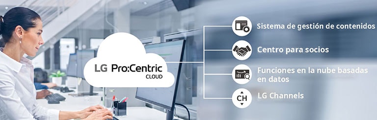 Persona trabajando con Pro:Centric Cloud.