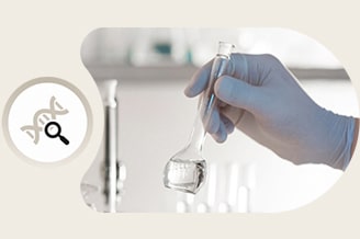  Icono del instituto de investigación LG junto a vasos de precipitados de vidrio llenos de agua transparente sobre un fondo claro.