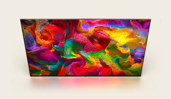 La arena multicolor estalla en todas direcciones, formando un remolino, y luego aparece como la pantalla de un televisor LG.