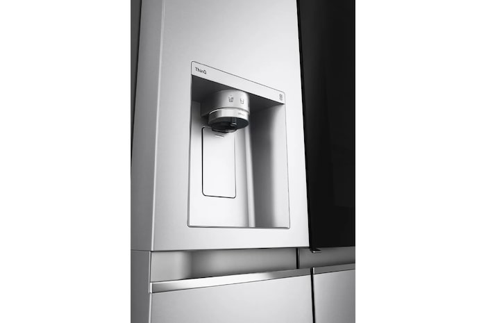Vista del dispensador de agua Nevecon Side By Side InstaView Door-In-Door LG GS66SXSC