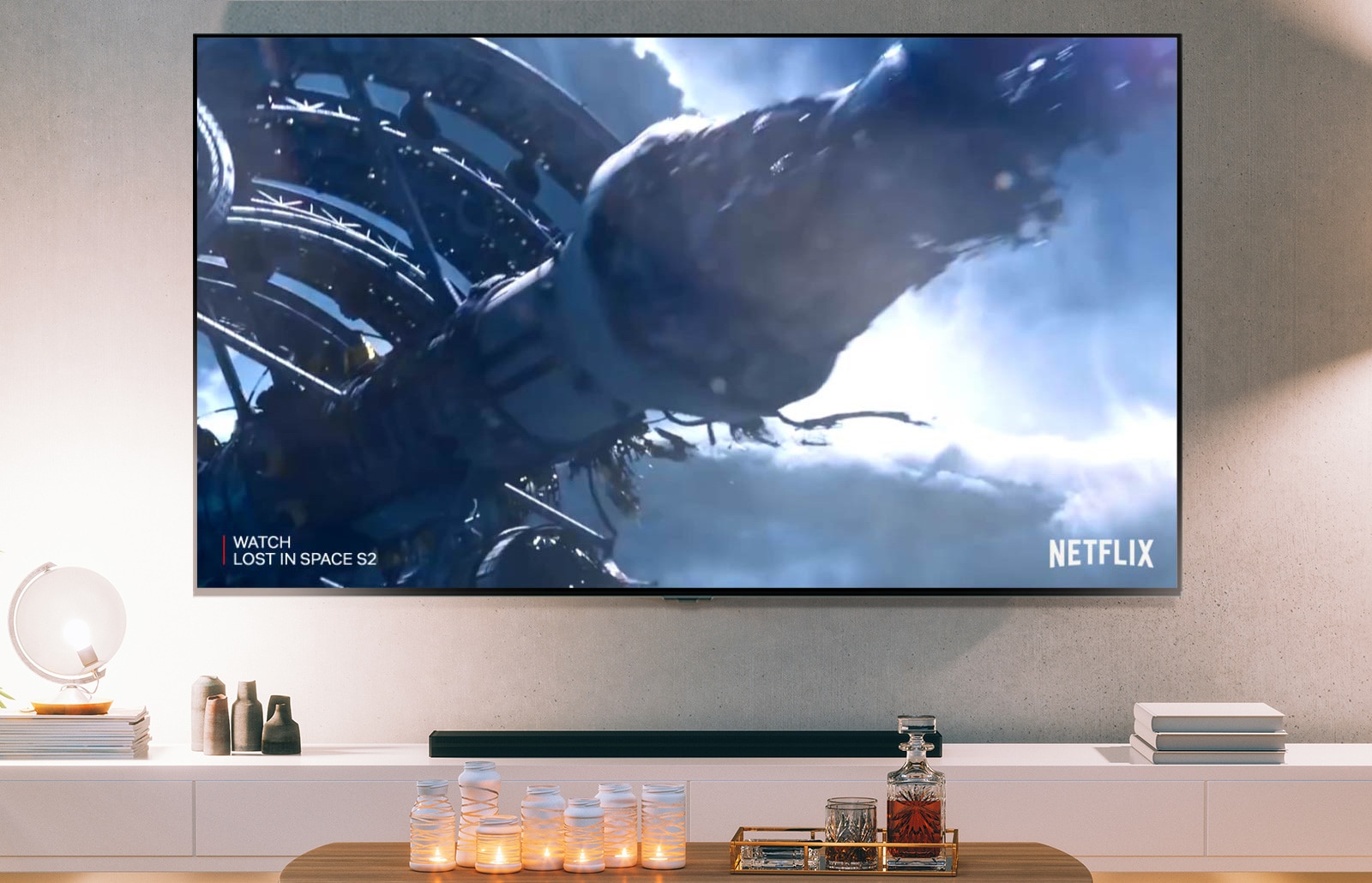 Una pantalla de televisión que muestra un clip de la segunda temporada de Lost in Space en Netflix (reproducir video).