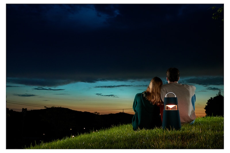 LG XBOOM 360 RP4 Altavoz Bluetooth inalámbrico portátil con sonido omnidireccional 360˚ e iluminación ambiental, RP4