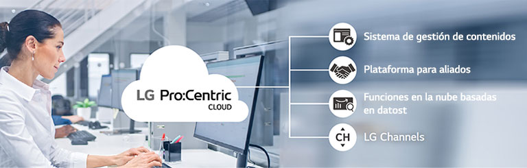 Persona trabajando con Pro:Centric Cloud.