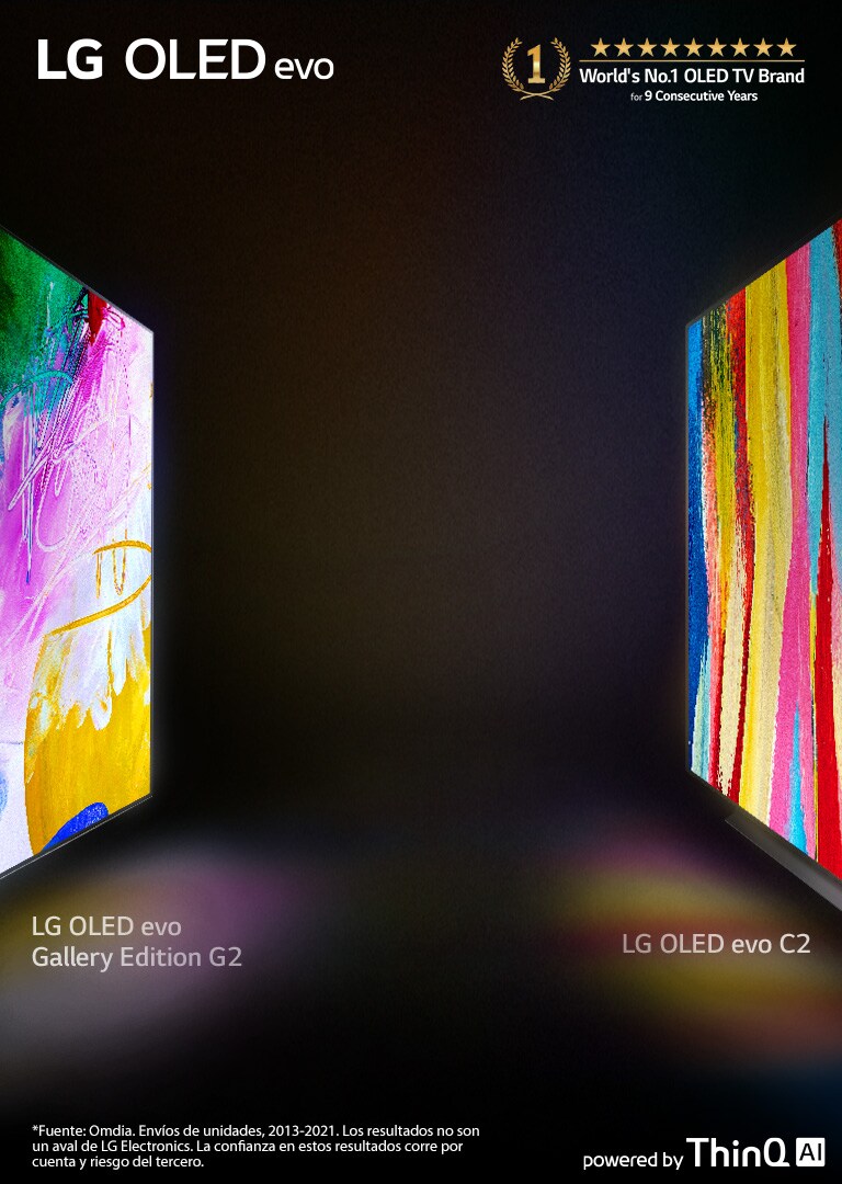 Una vista lateral del LG OLED C2 y del LG OLED G2 Gallery Edition enfrentados en una sala oscura con obras de arte coloridas y brillantes en sus pantallas.