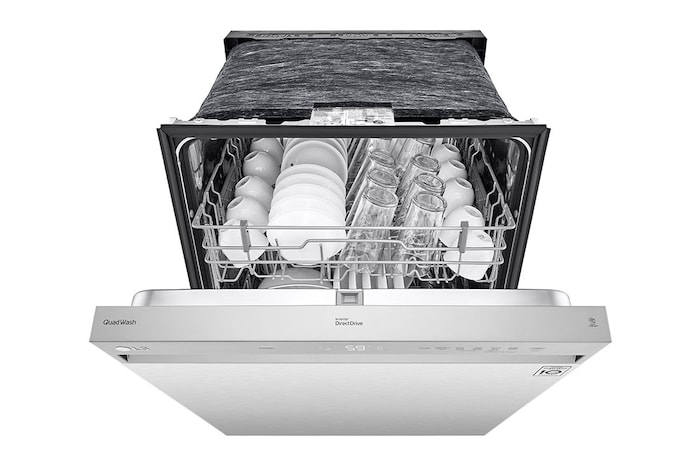 Vista frontal puerta medio abierta con loza de lavavajillas LG LDFN3432T - QuadWash