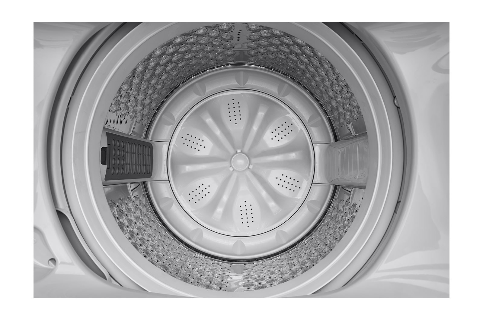 Lavadora LG WT19DV6, interior del tanque desde afuera.