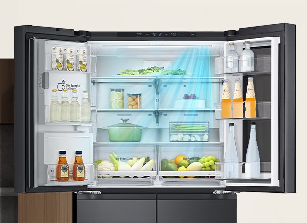 En el interior del refrigerador lleno de ingredientes, aparecen flechas azules, que significan frío, abajo, a ambos lados y en su totalidad.