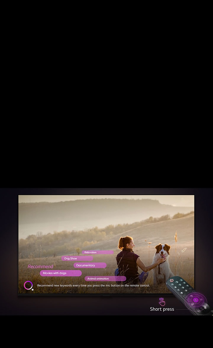Un televisor LG muestra la imagen de una mujer y un perro en un vasto campo. En la parte inferior de la pantalla, se muestra el texto "Recomendar nuevas palabras clave cada vez que presione el botón del micrófono en el control remoto" junto a un gráfico circular de color rosa y violeta. Las barras rosas muestran las siguientes palabras clave: Películas con perros, Perro, Otoño, Relajación, Amistad. Frente al televisor LG, el LG Magic Remote apunta hacia el televisor con círculos concéntricos de color púrpura neón alrededor del botón del micrófono. Al lado del control remoto, se muestra un gráfico de un dedo presionando un botón y el texto "Pulsación corta"