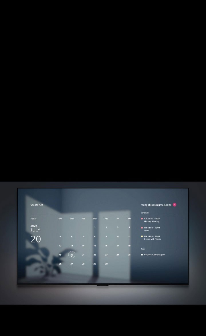 Un televisor LG muestra una imagen de un amanecer con la hora, fecha, clima y temperatura, y el texto "Buenos días". Aparece y desaparece un bocadillo con el texto "Hola LG", seguido de un bocadillo con el texto "Muéstrame el calendario de esta semana". La pantalla se desvanece y muestra un calendario de Google y un horario diario.
