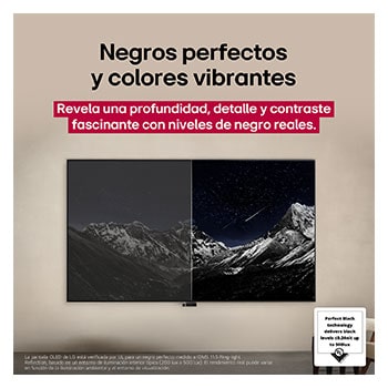 Sala de estar con una LG OLED TV montada en la pared. En la TV se muestra una cadena montañosa bajo un cielo nocturno oscuro lleno de estrellas. Esta escena está dividida a la mitad para mostrar cómo Negro Perfecto ofrece verdaderos niveles de negro, ya sea que haya luz u oscuridad a tu alrededor. Una mitad de la imagen muestra una versión más opaca y gris del paisaje, con la etiqueta: Pantalla sin Negro Perfecto. La otra mitad muestra una imagen más atractiva con un mayor rango dinámico de negros y blancos. Esta mitad dice: Pantalla negro perfecto. También puede verse el logotipo de certificación: La tecnología Negro Perfecto ofrece niveles de negro inferiores o iguales a 0,24 nit y hasta 500 lux. A su lado, hay un globo de texto en el que se lee: Verifica la marca de certificación Negro Perfecto.