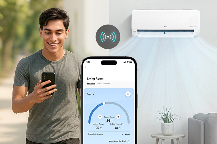 Imagen de una persona controlando aires acondicionados LG al aire libre mediante la app ThinQ para gestionar funciones y consumo