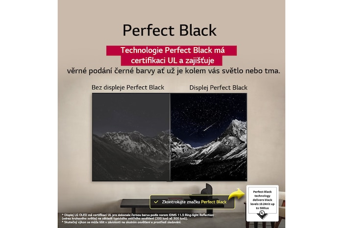 Obývací pokoj s televizorem LG OLED TV připevněným na stěně. Na televizoru je vidět horský masiv na pozadí temné večerní oblohy plné hvězd. Scéna rozdělená na dvě části demonstruje, jak technologie Perfect Black zajišťuje věrné podání černé barvy, ať už je kolem vás světlo nebo tma. Na jedné straně scény je zobrazena matnější, šedivější verze krajiny s označením Non Perfect Black. Na druhé straně je obraz příjemnější a má větší dynamický rozsah černé a bílé. Nese označení Perfect Black. Viditelná je také certifikace loga, technologie Perfect Black zajišťuje úroveň černé barvy nižší nebo rovnou 0,24 nit až do 500 luxů. Po straně je textová bublina s nápisem Podívejte se na značku certifikace Perfect Black.