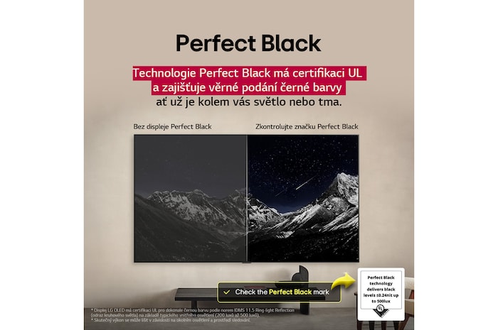 Obývací pokoj s televizorem LG OLED TV připevněným na stěně. Na televizoru je vidět horský masiv na pozadí temné večerní oblohy plné hvězd. Scéna rozdělená na dvě části demonstruje, jak technologie Perfect Black zajišťuje věrné podání černé barvy, ať už je kolem vás světlo nebo tma. Na jedné straně scény je tlumenější, šedší verze krajiny s popiskem „Matný displej“. Na druhé straně je obraz příjemnější a má větší dynamický rozsah černé a bílé. Nese označení Perfect Black. Viditelná je také certifikace loga, technologie Perfect Black zajišťuje úroveň černé barvy nižší nebo rovnou 0,24 nit až do 500 luxů. Po straně je textová bublina s nápisem Podívejte se na značku certifikace Perfect Black.
