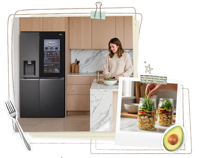 Polaroidový snímek osoby, která organizuje potraviny v lednici v kuchyni s dřevěnými tóny, s krabičkami na meal prep a nálepkami na lednici	