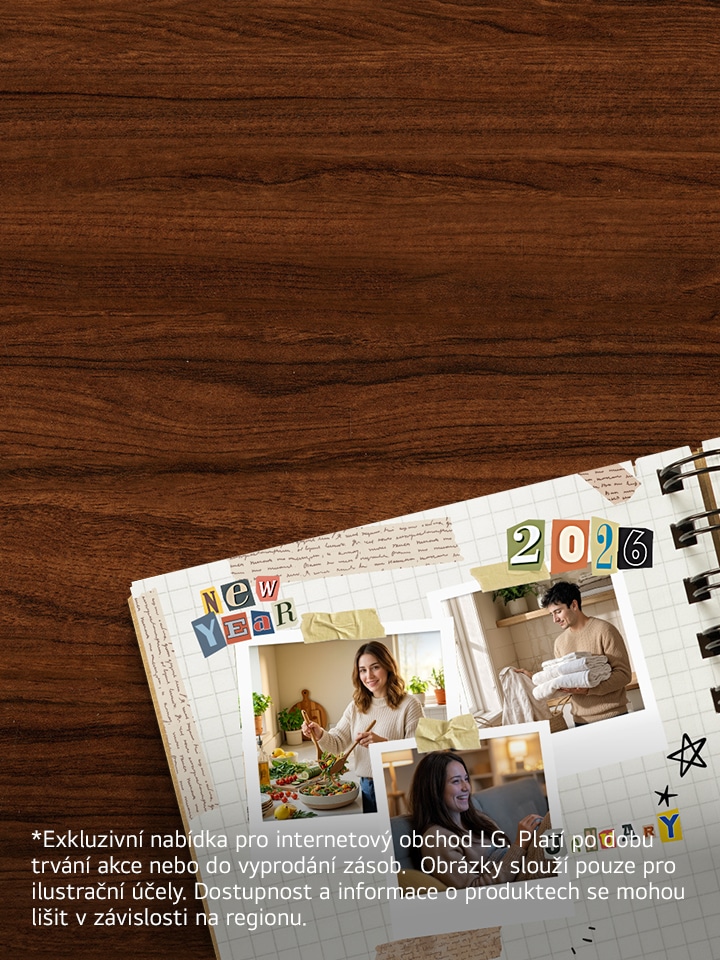 Deník na hnědém stole s koláží novoročních dekorací a Polaroidovými fotografiemi lidí, kteří si užívají spotřebiče LG	