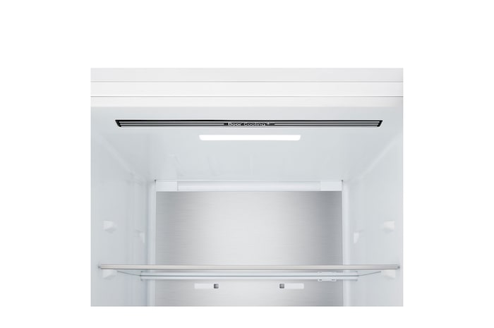 Chladnička s mrazničkou LG – detailní záběr na stojan na víno pro čtyři láhve a krabičku makronek s designem stojanu zvětšeným v kruhovém obrázku