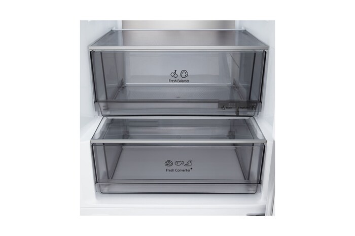 Přední pohled na chladničku s mrazničkou LG () s ventilací DoorCooling+™