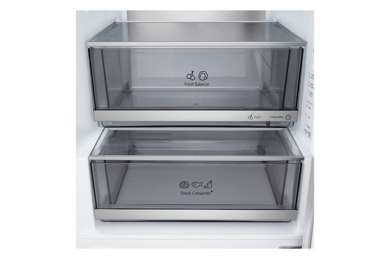 Přední pohled na chladničku s mrazničkou LG () s ventilací DoorCooling+™