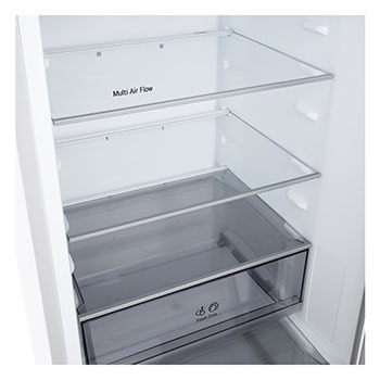 Přední pohled na chladničku s mrazničkou LG s ventilací DoorCooling+™