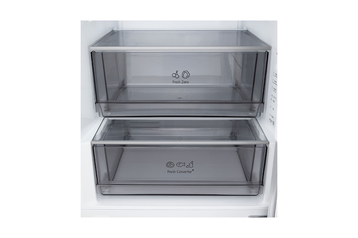 Pohled shora na chladničku s mrazničkou LG