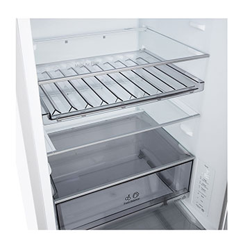 Přední pohled na chladničku s mrazničkou LG s ventilací DoorCooling+™