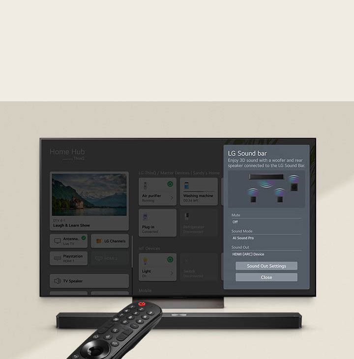 LG Remote směřuje k LG TV se soundbarem LG Soundbar pod ním. Na LG TV se zobrazuje nabídka rozhraní WOW Interface.