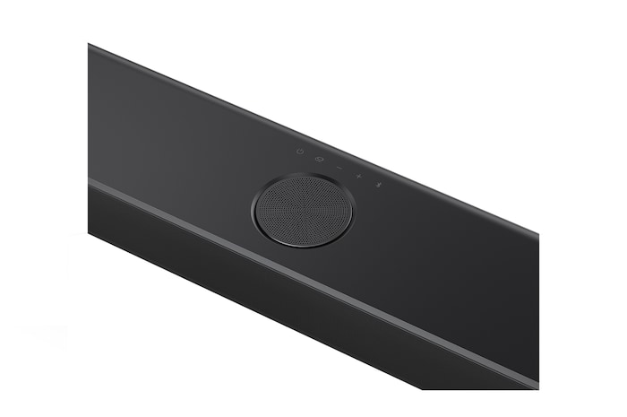 Horní natočený pohled na středový nahoru směřující kanál soundbaru LG Soundbar S77TY