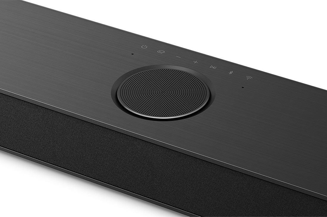 Horní natočený pohled na středový nahoru směřující kanál soundbaru LG Soundbar S80TR