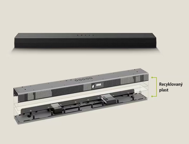 "Je zde čelní pohled na soundbar zezadu a vyobrazení soundbaru v kovovém rámu zepředu. Nakloněný pohled na zadní stranu kovového rámu soundbaru s nápisem „Recycled Plastic“ na okraji rámu."