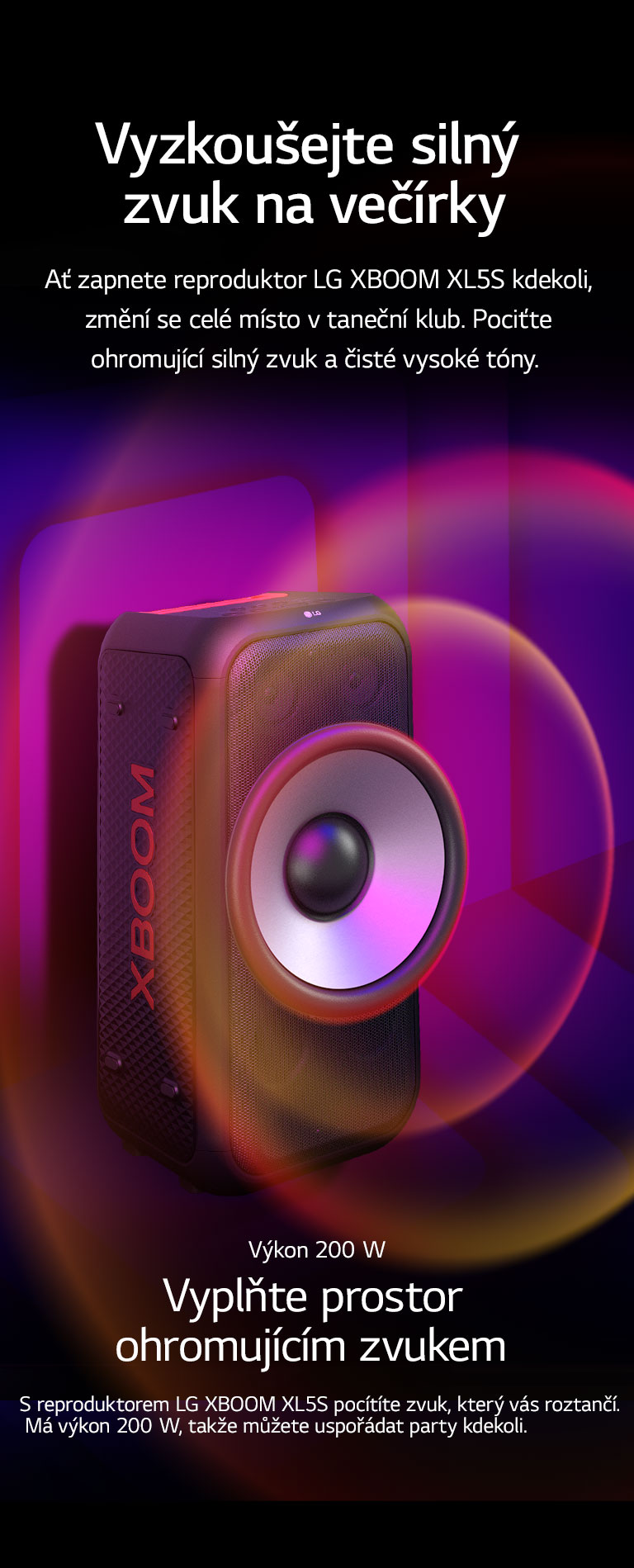 Reproduktor LG XBOOM XL5S je umístěn v nekonečném prostoru. Na stěně je znázorněna čtvercová zvuková grafika. Uprostřed reproduktoru je zvětšený 6,5palcový obří woofer, který znázorňuje výkon 200 W. Z wooferu vychází zvukové vlny.
