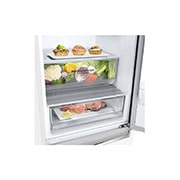LG Kombinovaná chladnička LG | E | Hrubý objem 374 l | 253 kWh/rok | Smart invertorový kompresor | Total No Frost | DoorCooling+™ | Vnější LED displej | ThinQ™ + WiFi, GBB61SWHMN