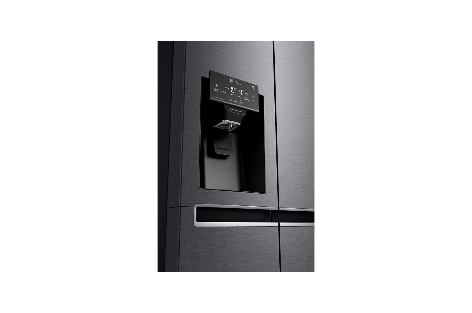 LG Americká chladnička LG | F | Hrubý objem 668 l | 431 kWh/rok | Lineární invertorový kompresor | Total No Frost | Multi-Air Flow™ | Vnější LED displej | Nápojový automat | ThinQ™ + WiFi, GSL471ICEZ