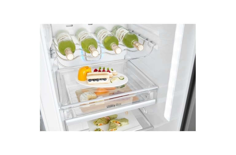 LG Americká chladnička | F | Hrubý objem 668 l | 431 kWh/rok | LG Lineární invertorový kompresor | LG Total No Frost | Multi-Air Flow™ | Vnější LED displej | Nápojový automat, GSL960PZBZ