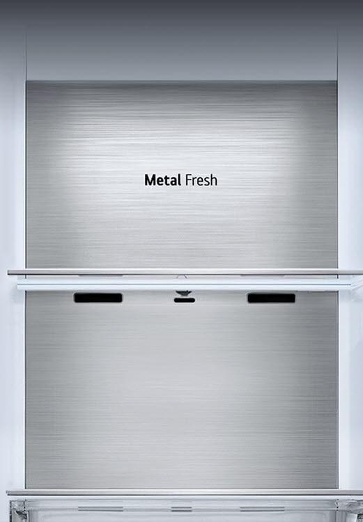 Pohled zepředu na kovový panel Metal Fresh s logem „Metal Fresh“.