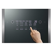 LG Styler | TrueSteam™ - Parní osvěžovač oděvů | Kapacita: 3+1 ks oděvů a polička na doplňky | Cyklus osvěžení: 34 min., S3MFC