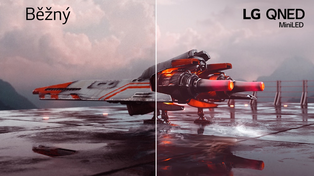 Vidíme obrázek červeného bojového letadla, který je rozdělen na dvě části – levá polovina obrázku se jeví méně barevná a mírně tmavší, zatímco pravá polovina obrázku je světlejší a barevnější. V levém horním rohu obrázku je nápis Běžný a v pravém horním rohu se nachází logo LG QNED.