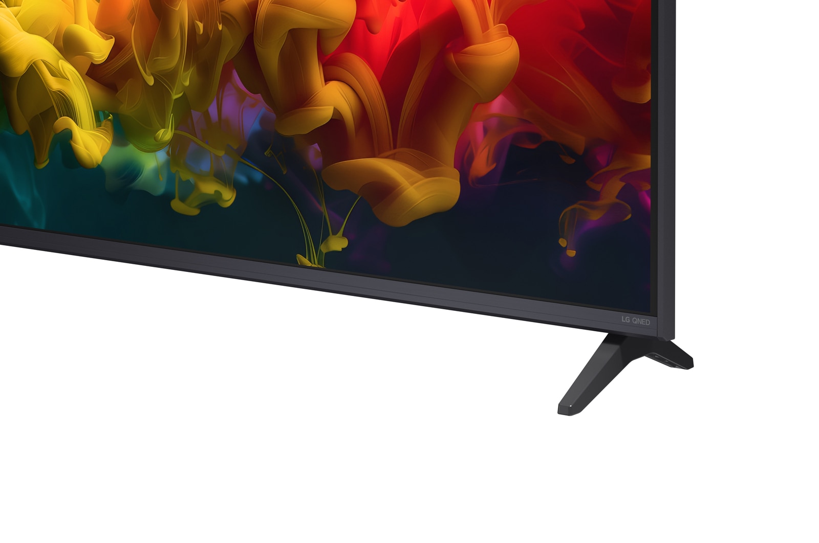 LG QNED evo AI QNED80 Mini LED vyzdvihuje, jak jeho technologie Mini LED odhaluje ostřejší textury skal a jasnější detaily oceánu než konvenční LED v rozdělené scéně pobřežního útesu, poskytuje hlubší černou barvu a jemnější kontrast pro větší čistotu a hloubku.
