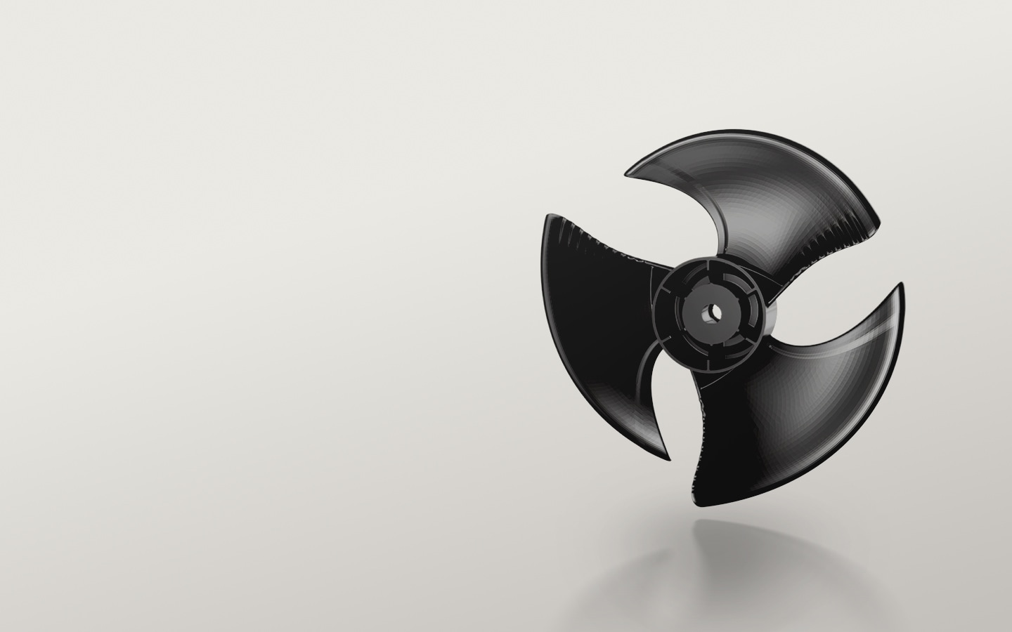 Obrázek biomimetického ventilátoru se třemi zakřivenými černými lopatkami, navrženými pro efektivní proudění vzduchu.