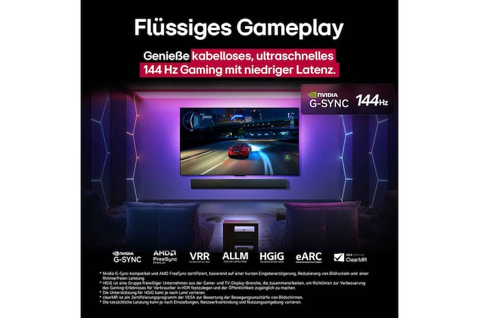 LG SIGNATURE OLED TV M5 mit Spiel auf dem Bildschirm, das flüssiges und nahtloses Gameplay zeigt. Die Zero Connect Box ist zwar sichtbar, fügt sich aber gut in den Raum ein. Gaming-Zertifizierungen sind sichtbar. Der Text handelt von ultraschnellem, kabellosem Gaming mit 120Hz und geringer Latenz.